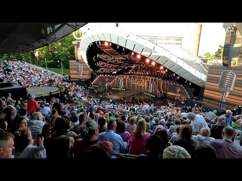 60 KFPP Opole 2023. Krótki spacer po widowni Amfiteatru przed rozpoczęciem Niedzielnego Koncertu.