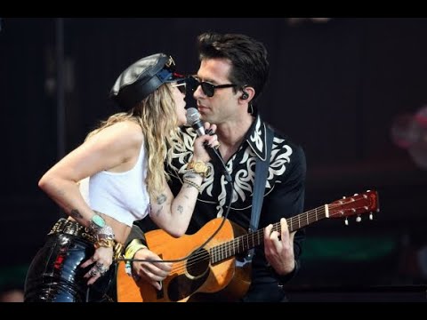 Miley Cyrus and Mark Ronson being unintentionally adorable