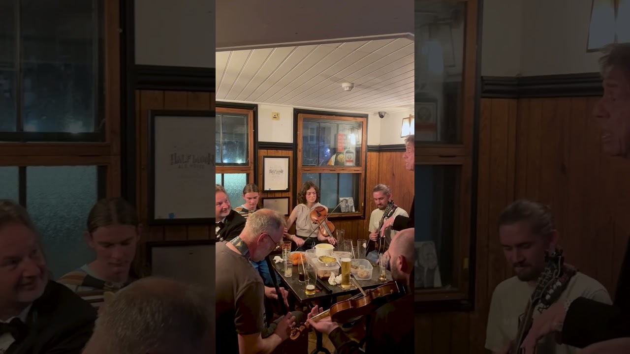 Sir Mick Jagger performs at Oxford pub after Guest Night at Oriel College - YouTube