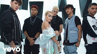 Kadr z teledysku Como Así tekst piosenki Lali Esposito ft. CNCO