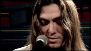 Angra toca &quot;Bleeding heart&quot; no Estúdio Showlivre