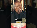 सरहदों पर बहुत तनाव है क्या कुछ पता तो �