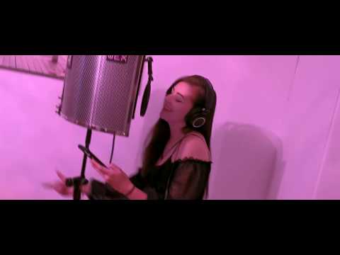 V1ctor1a #HOT16challenge2