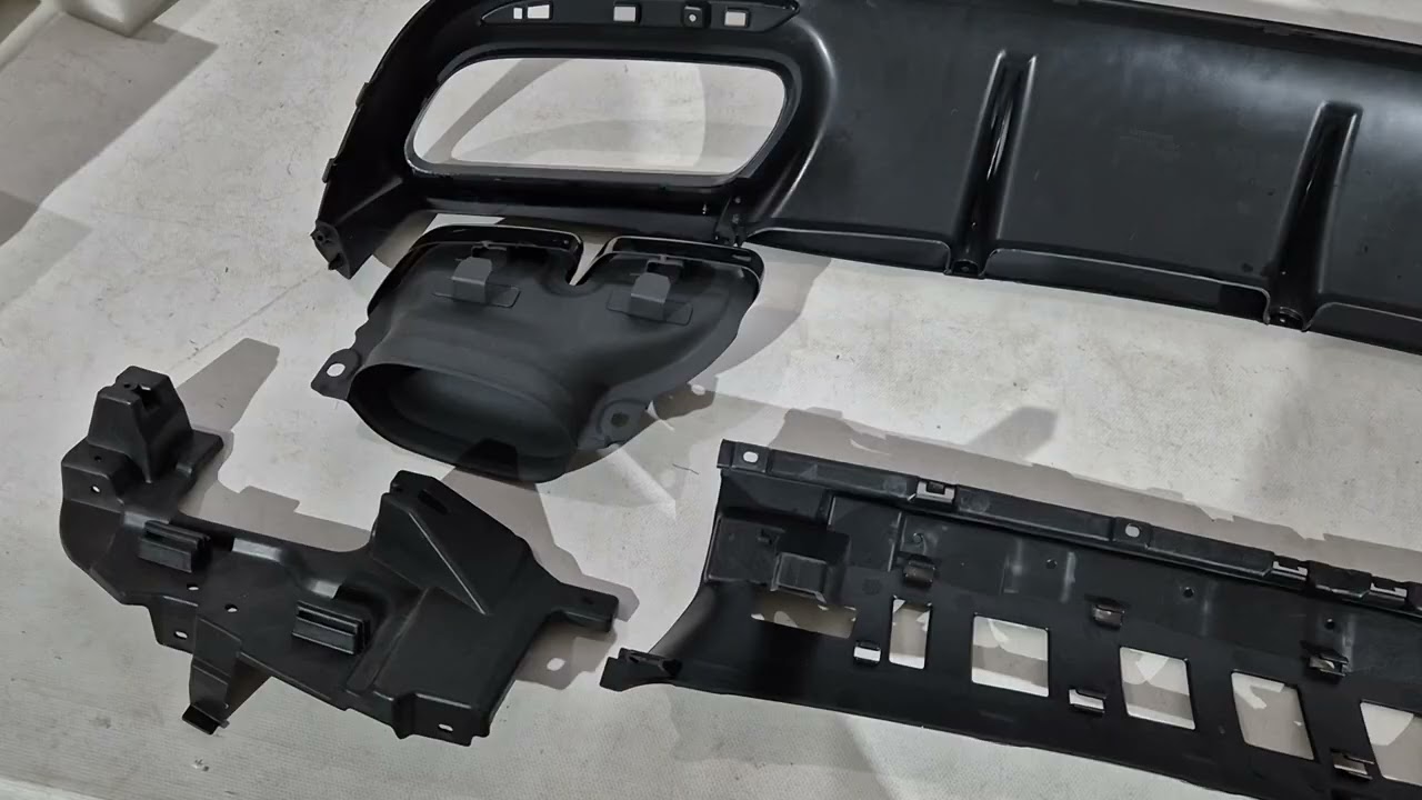 Задний диффузор с насадками Black (2018-2020, Дизайн S-COUPE63) Video 1