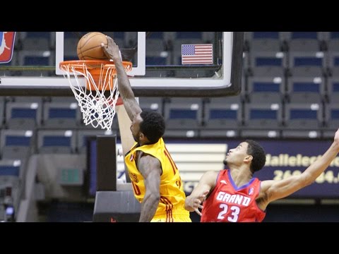 Russ Smith slashes in for the jam for the Mad Ants!