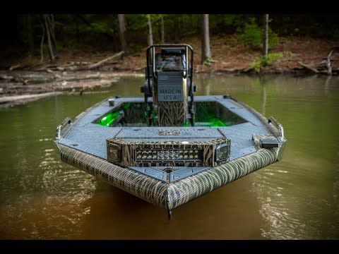 2070 Center Console Bay Hull w/Yamaha 200