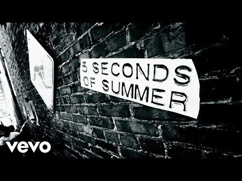 5 Seconds of Summer - She Looks So Perfect (Lyric Video)