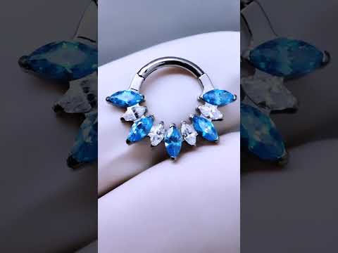 Aro Clicker Titanio con Circonitas Azules y Blancas para Septum y Daith