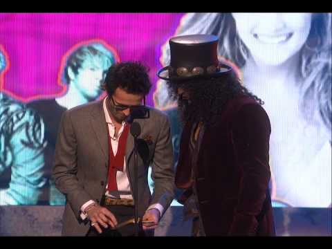 Carrie Underwood Wins Favorite Country Album For "Some Hearts" - AMA 2007