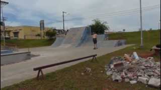 preview picture of video 'Pista de skate pública de São Sebastião do Paraíso - MG - Brasil - Fevereiro/2012'