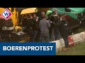 Boeren schuilen onder de motorkap: 'Even ontspannen met goudgele rakker' - OMROEP WEST