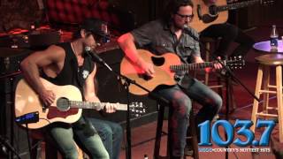 Kip Moore &#39;Lean On Me ... Hey Pretty Girl&#39;