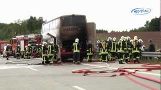 preview picture of video 'Busbrand auf der BAB 72 nahe Hartenstein (Sachsen) 30.05.2010'