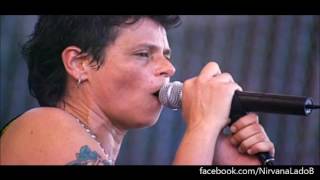 Cássia se apresentou na terceira edição do Rock in Rio lá em 2001, onde ela fez um cover de "Smells Like Teen Spirit", clássico do Nirvana. Acontece que Dave Grohl, ex-baterista do Nirvana, estava presente no festival com a banda Foo Fighters. Ele viu a apresentação de Cássia e a elogiou pela sua versão. Além disso, no mesmo dia, Dave estava comemorando seu aniversário. Durante o show do Foo Fighters, Cássia subiu ao palco para dar os parabéns ao músico.