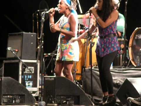 Nonpalidece con Malena Dalessio en Cosquin Rock 2013!