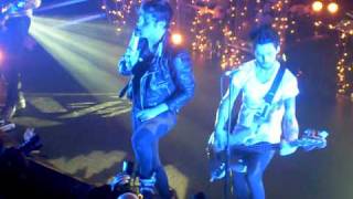 Kids In Glass Houses - Lilli Rose