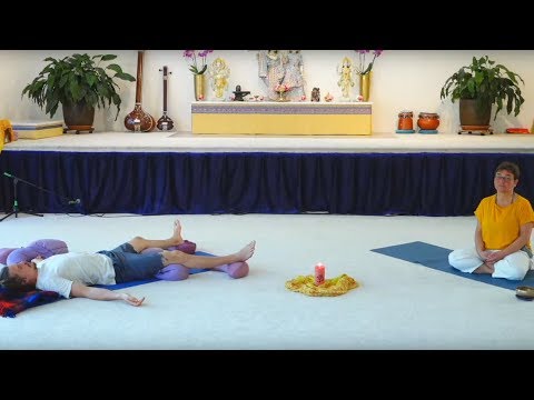 Rücken-Yoga mit Nirmala - Live 09:15 Uhr 29.04.2020