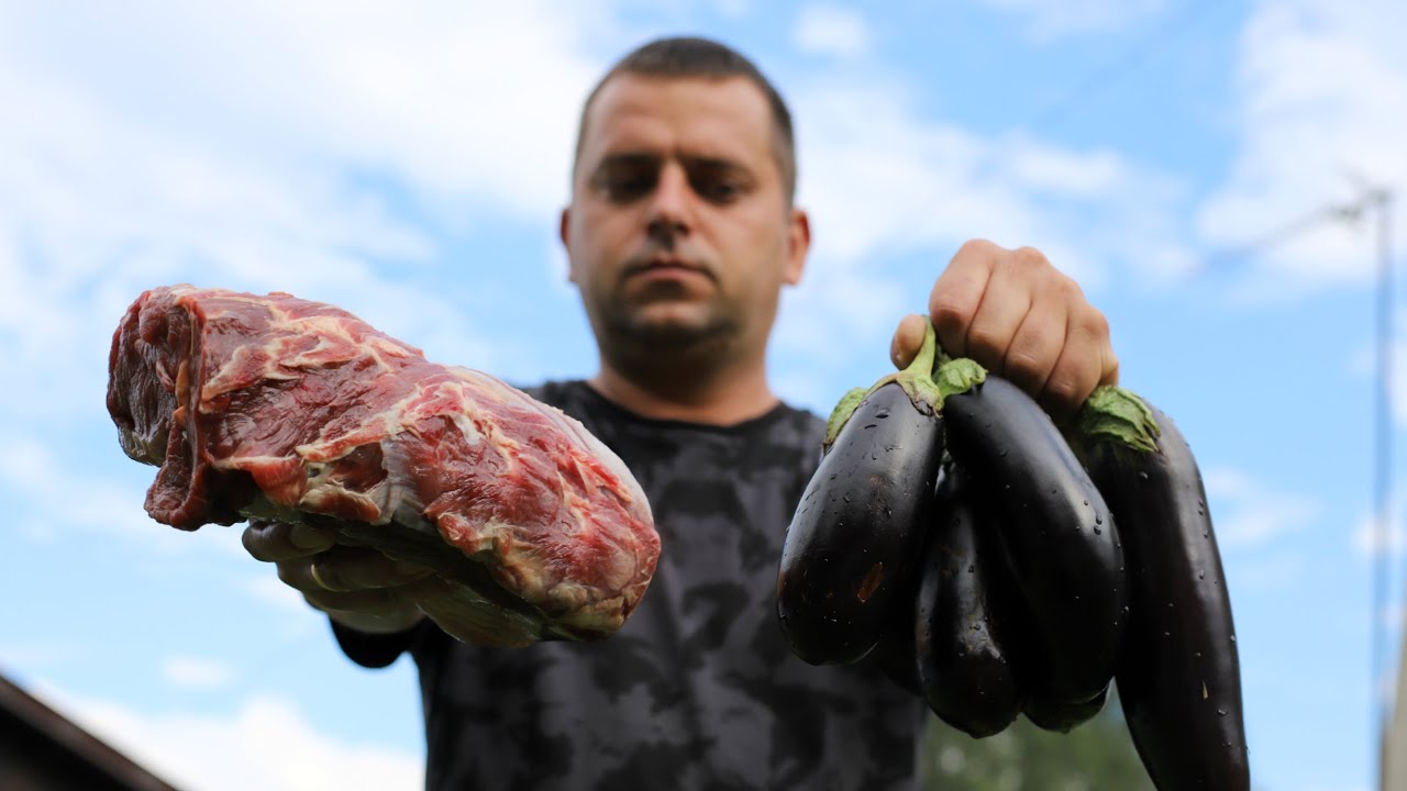 Мясо с баклажанами в казане на костре