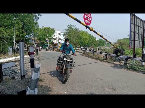 Busy Level Crossing in Single Diesel Line : Indian Railways
