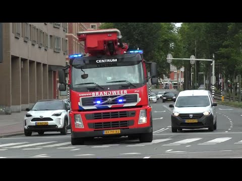 Brandweer Den Haag HW 15-7850 met spoed naar melding in Den Haag