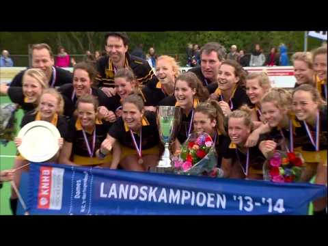 De ontlading bij hockeysters van Den Bosch na veroveren vijftiende landstitel in Bilthoven