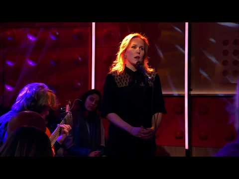 Het Groot Nederlands Songbook: Hadewych Minis - Omarm (BLØF)