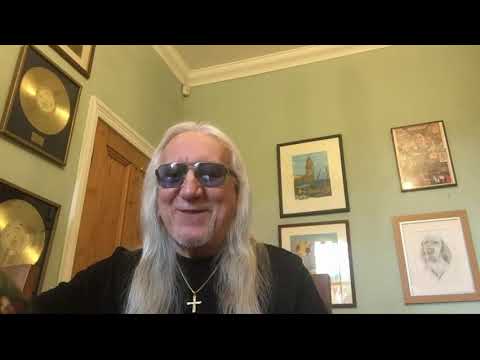 Mick Box of Uriah Heep "Uriah Heep - 50 Years In Rock"  Unboxing Video !