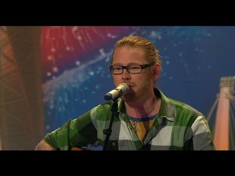 Bert gillar Magnus sång men sågar brillorna - Talang (TV4)