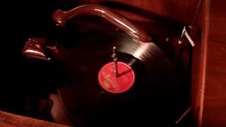 1946 Farnsworth Radio &amp; Record player demonstration  playing Walking my baby back home by Johnny Ray