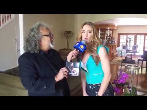 D'manti, estrella musical, entrevistada por Felix Castillo, Canal 3