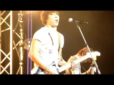 [22Sep12] CNBLUE Live in London - I'm a loner & Love