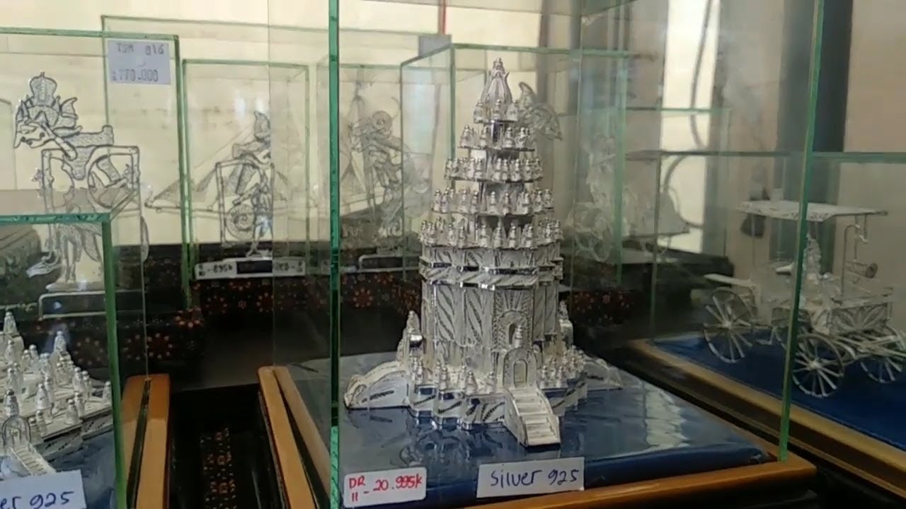 Wujud Miniatur Candi Prambanan dan Borobudur di Zona Kaka