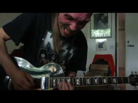 Sakke plays KISS, All Hell`s Breakin` Loose solo.