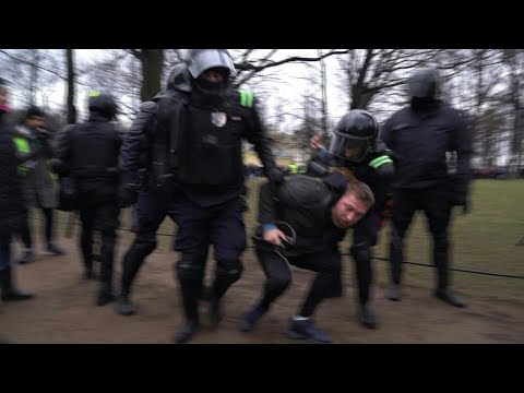 Police arrest pro-Navalny protesters in St Petersburg | AFP