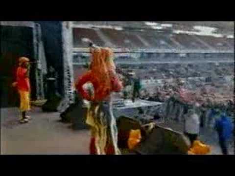 Live Addis Black Widow scream concert/Canada TV