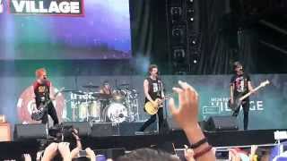 5 Seconds of Summer- &quot;Kiss Me Kiss Me&quot; (720p) Live @ the IHeartRadio Festival Villiage &#39;14