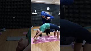 Download lagu Belajar Kayang Pemula #yogawithbundarini #yogapractice #kayang mp3