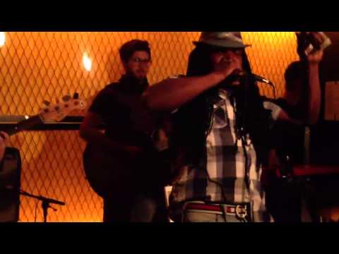 Echo Minott alongside Zvuloon Dub System live at the Butleg