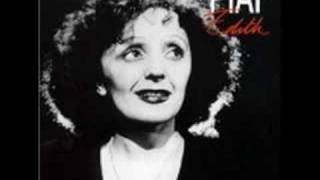 Kadr z teledysku La Foule tekst piosenki Edith Piaf