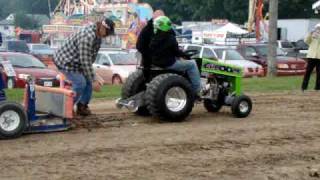 preview picture of video 'CuBOOM - Garden Tractor Pulling'