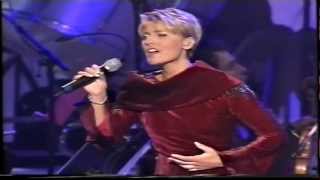 Dana Winner sings Simon&amp;Garfunkel