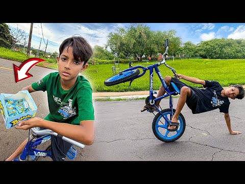 Esse Menino Estava Vendendo Balas e Descobrimos Que ele É o Melhor do Grau