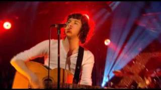 The Kooks - She Moves In Her Own Way (Jools&#39;s Annual Hootenanny)