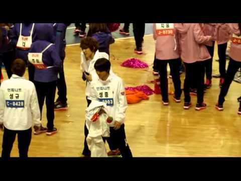 120108 mbc idol athletics championships - sungyeol dancing to fans singing be mine
