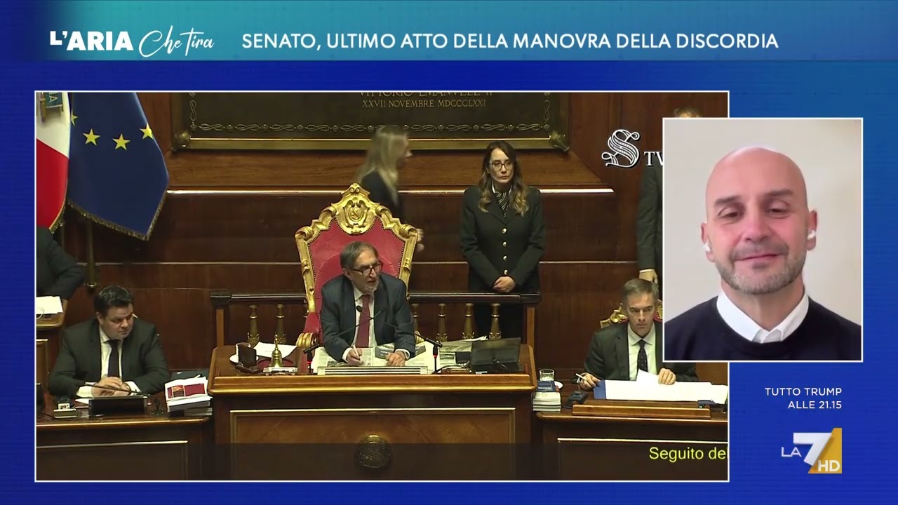 Ultimo atto della Manovra, l'ironia di Ignazio La Russa: "Gli immancabili cartelli! Non ci ...