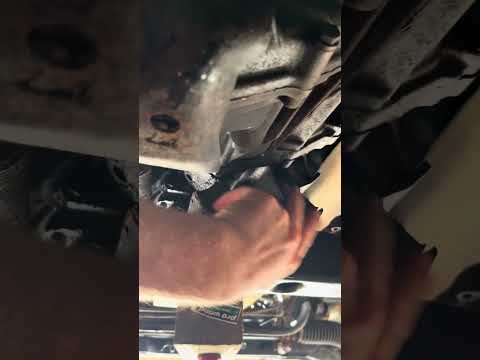 Changing the oil pan/oil pan gasket in first generation Toyota Tundra(2000-2006)