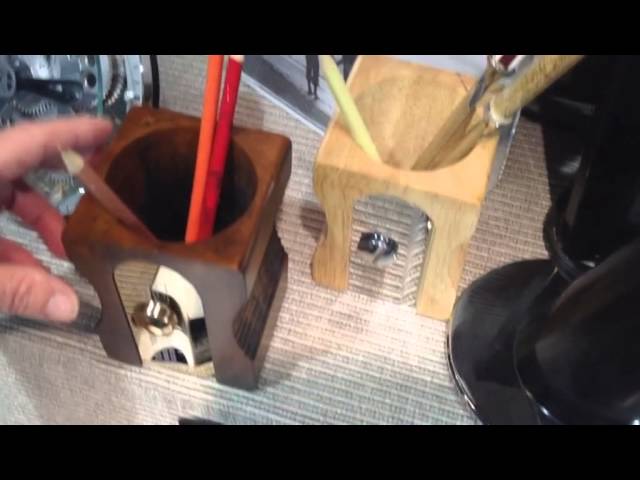 Vídeo relacionado con D.RECT ​​Organizador de Escritorio | Portalápices de Metal con Soporte de Malla para Notas | 103 x 154 x 103 mm | Multifuncional | Accesorio de Almacenamiento de Oficina | Negro