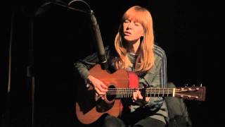 Lucy Rose performs Shiver in session on Radio 1
