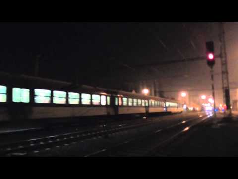 EJ 460.011/012 na vlak Os 3811 a 121.007-9 RM Lines průjezd s vlakem