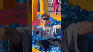 Download lagu Vibes with Vik White 😂 mp3